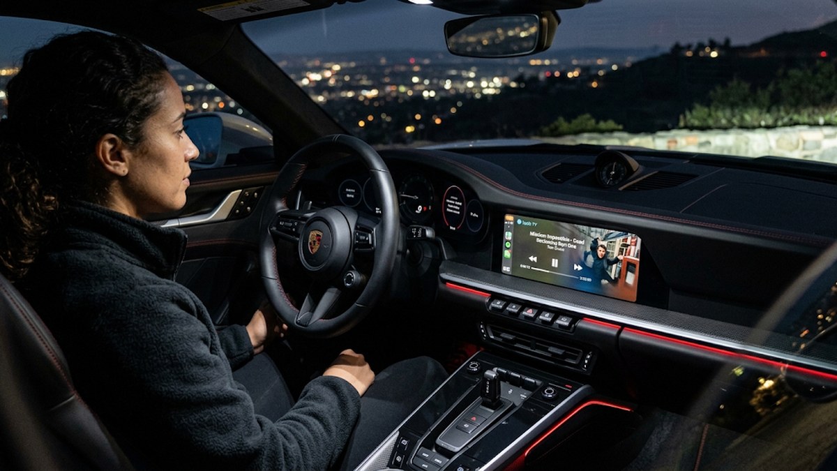 أخيراً يمكن لـ CarPlay تشغيل الفيديو في iOS 27 — فلماذا شاشتك لا تزال سوداء؟